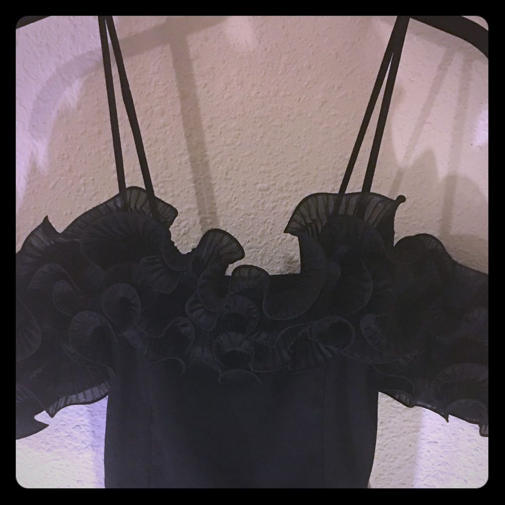 Black Dress Ruffle Top 💖
